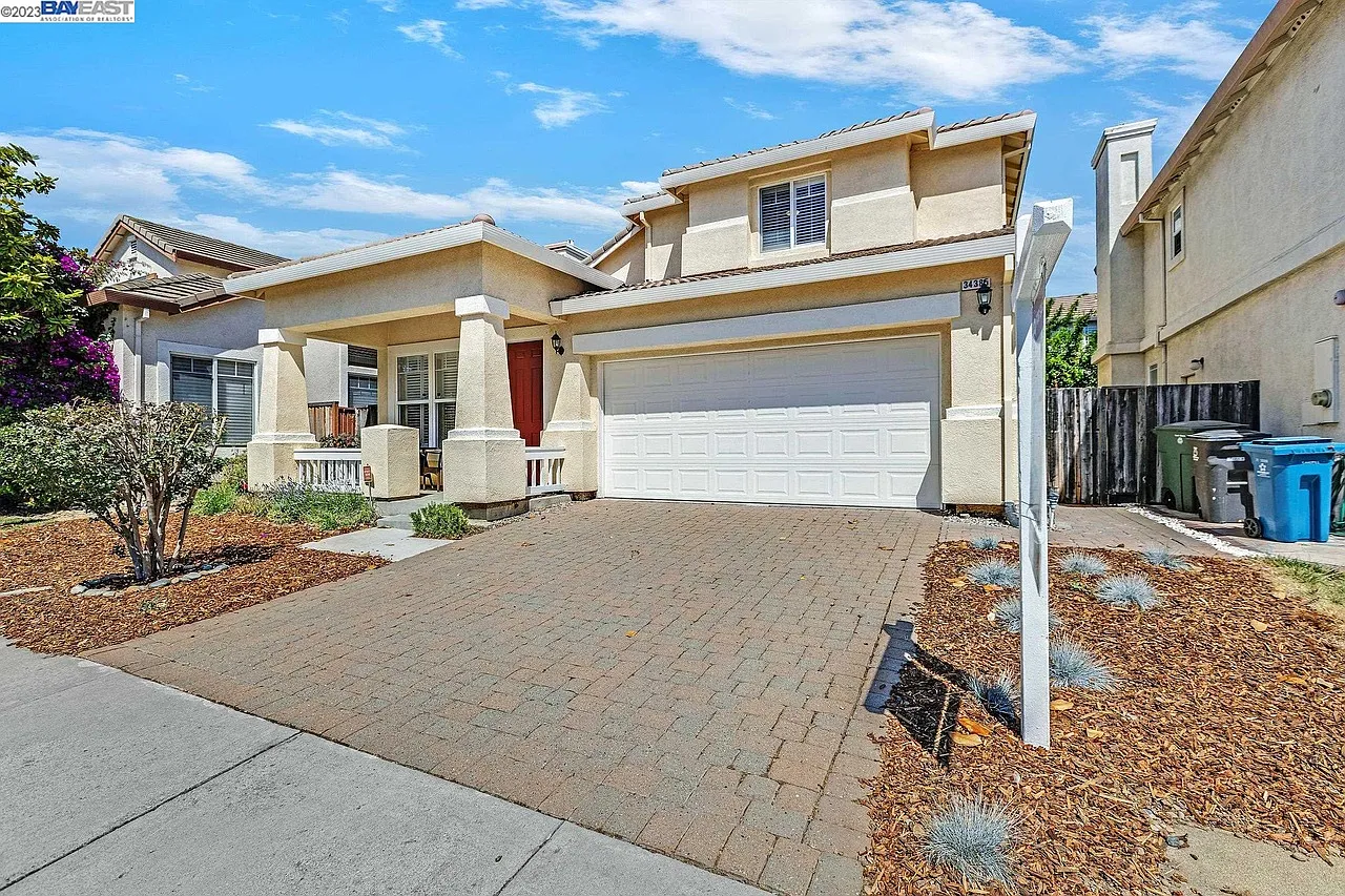 4 bed, 1997 sqft, $5,500 — Photo 1