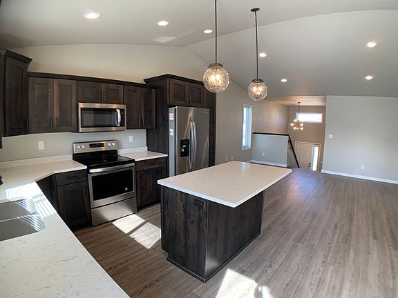 2nd image of 821 Cathy Dr W