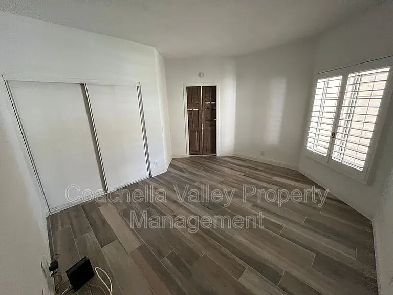 289 Vista Royale Cir W — Photo 24