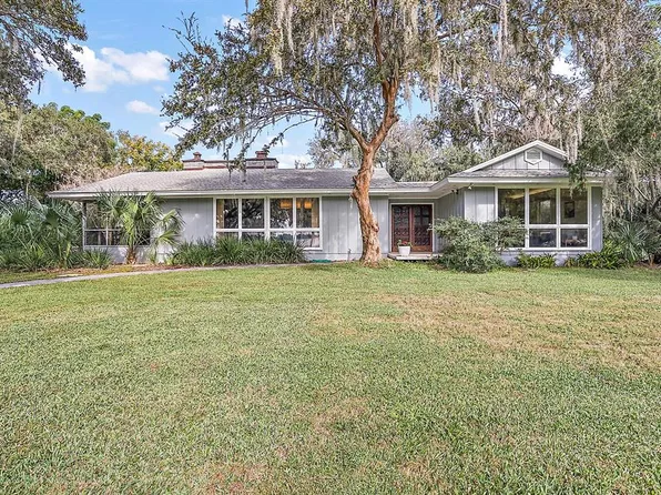 9307 Silver Lake Dr, Leesburg, FL 34788