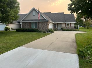 3310 Eagle Ridge Dr W, Willmar, MN 56201
