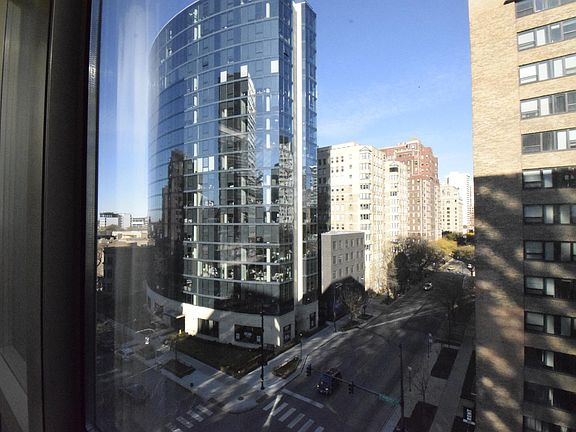 5th image of 360 W Oakdale Ave #801