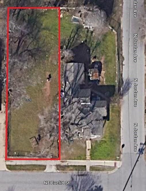 2nd image of NE Euclid St Lot 33