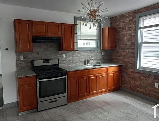 5th image of 158 Summit Ave #1