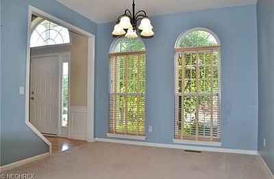 5th image of 524 Wooster Cir