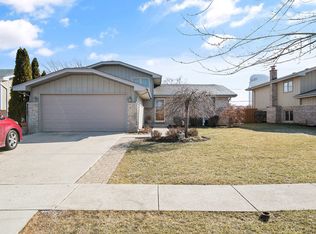 621 Gavin Ave, Romeoville, IL 60446