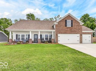 52 Manchester Dr, Trafalgar, IN 46181