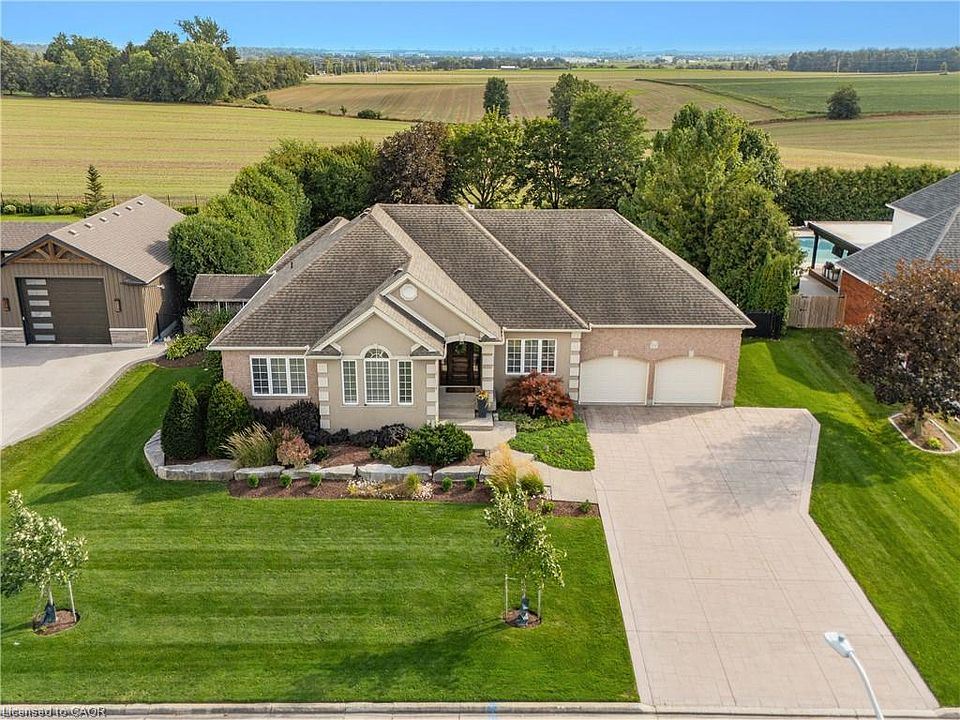 1st image of 26 Weberlyn Cres