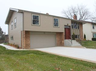 551 Walters Ln, Itasca, IL 60143