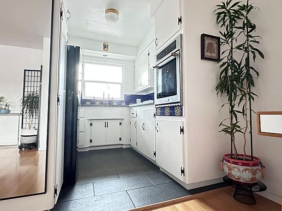 4th image of 1724 E 1st St #10
