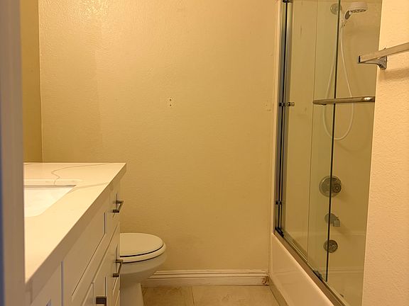 3rd image of 13261 Verde St APT 2