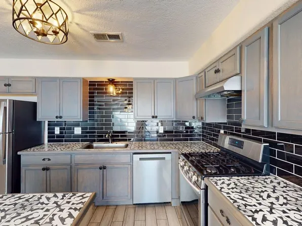 Quality, Renovated 2 Bedroom Gem w/ Yard in Historic Rt. 66 Building, 5800 Central Ave SW APT 14, Albuquerque, NM 87105