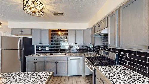 Sleek, Contemporary Efficiency - Live El Campo on Route 66! Photo 1