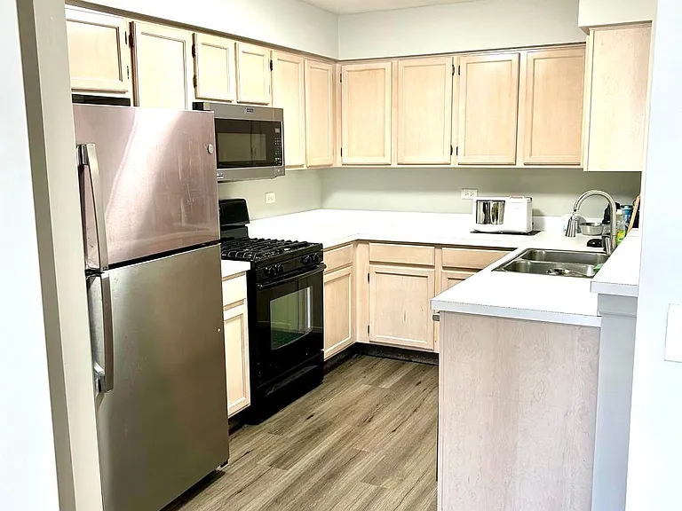 1325 Orleans Dr — Photo 3