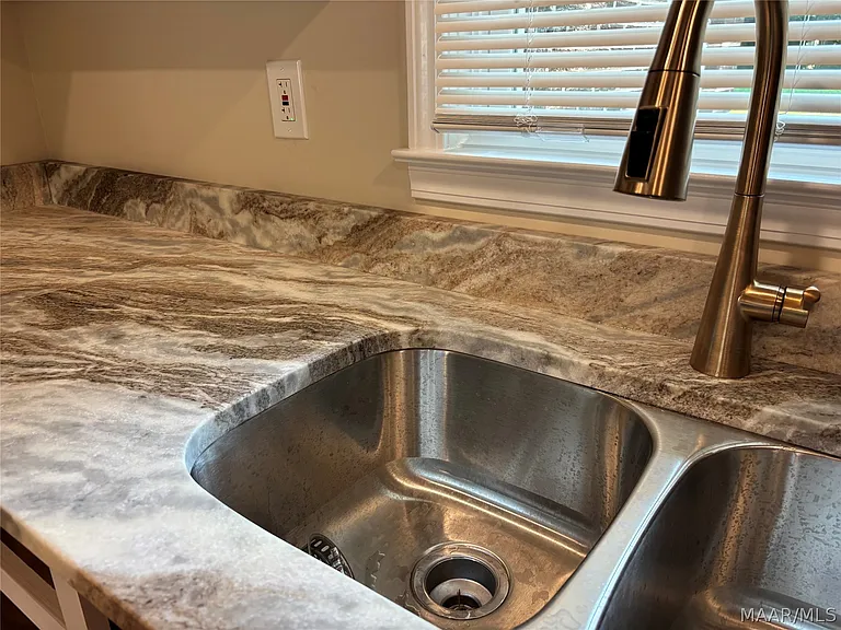 924 Peachtree St — Photo 6