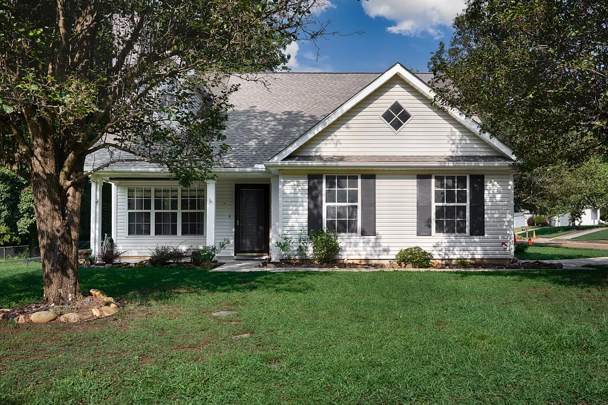 3 bed, 2.5 bath, 1641 sqft, $1,850 — Photo 1