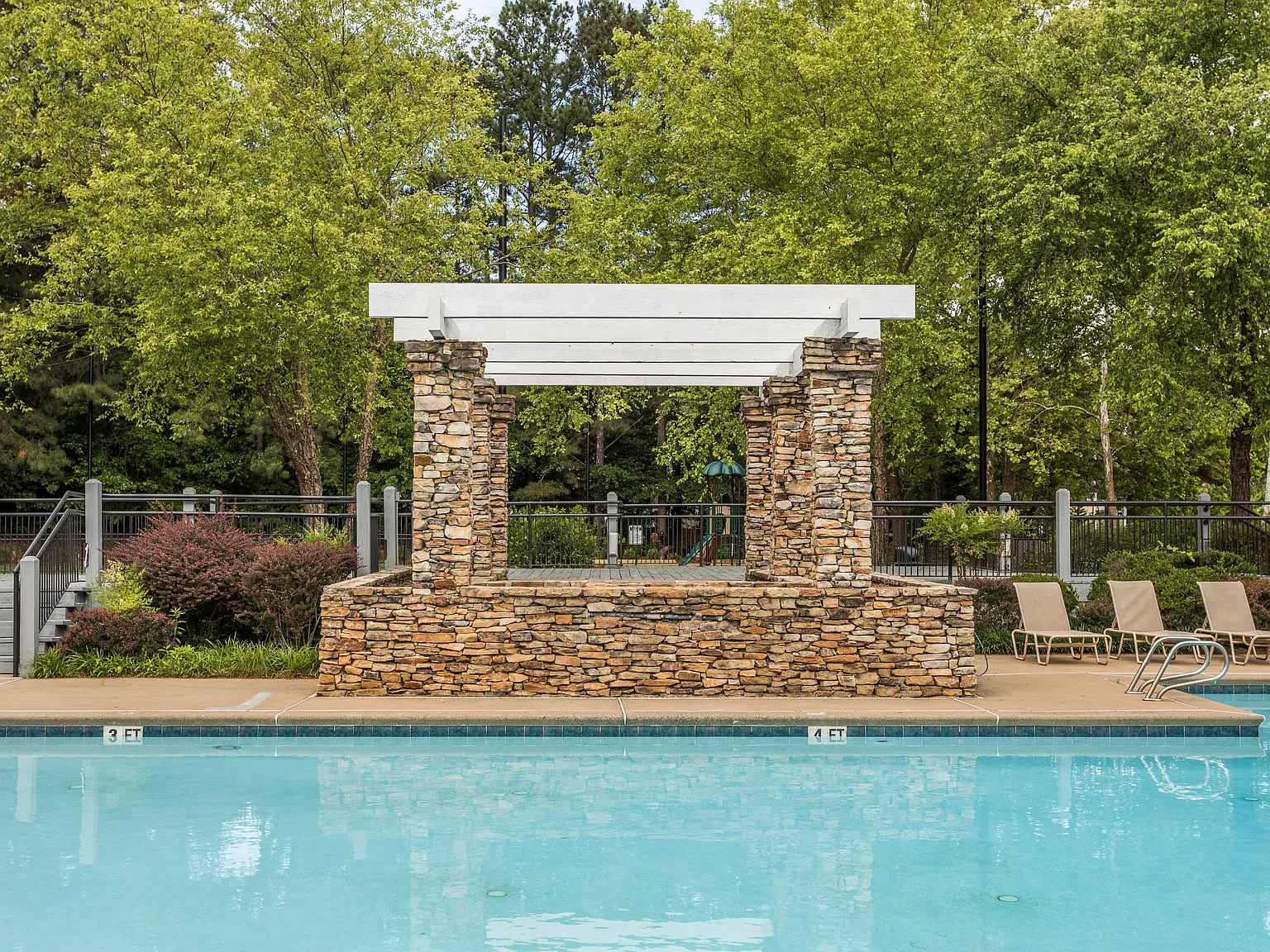 Crestmont Apartments — Photo 4