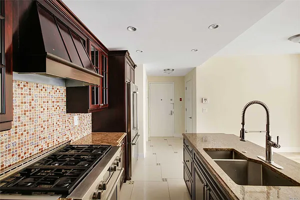 Sold by Chase Global Realty Corp | media 17