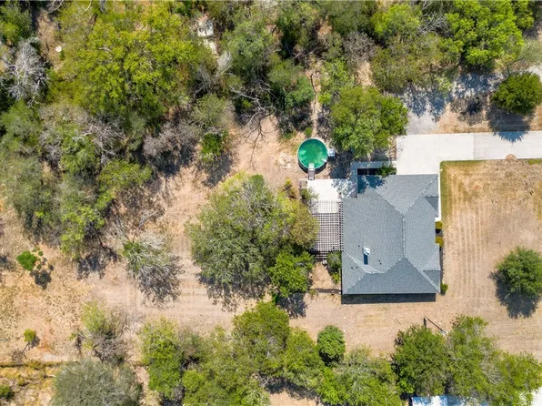 105 Tomahawk Trl, Seguin, TX 78155