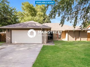 10101 Mamus Ln, Yukon, OK 73099