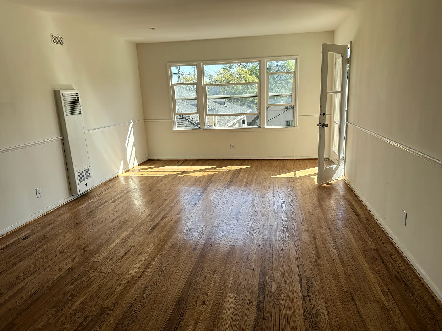 2 bed, 1.5 bath, 999 sqft, $3,200 — Photo 3