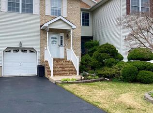 14 Lakeview Dr, Helmetta, NJ 08828