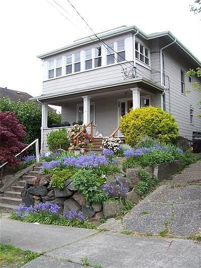 2nd image of 4311 Thackeray Pl NE