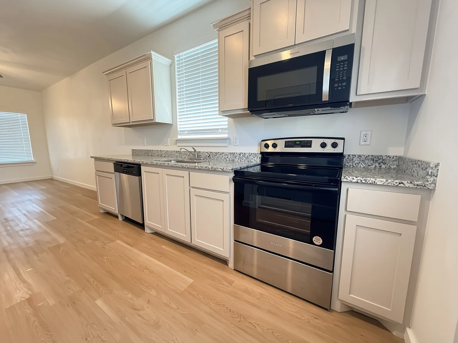 2 bed, 865 sqft, $1,850 — Photo 3