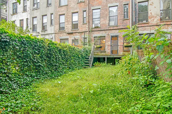 Rented by HH Property Management Services LLC | media 6