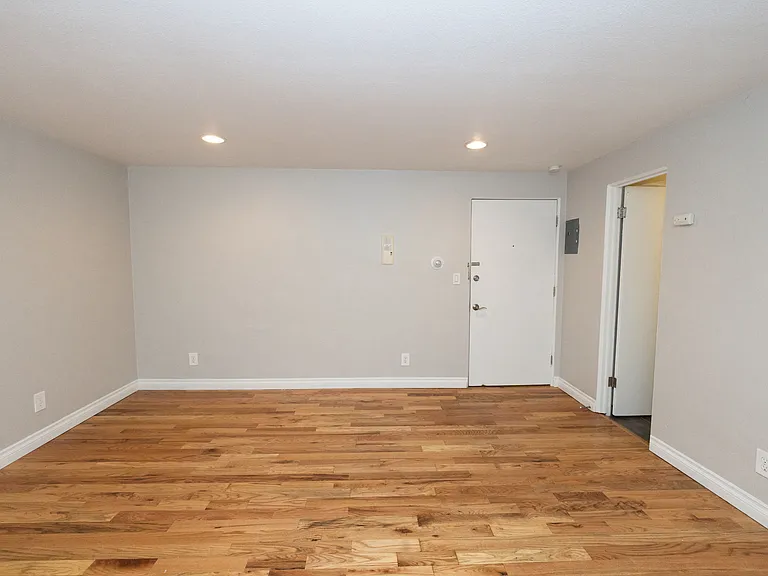 Emerson Flats — Photo 12