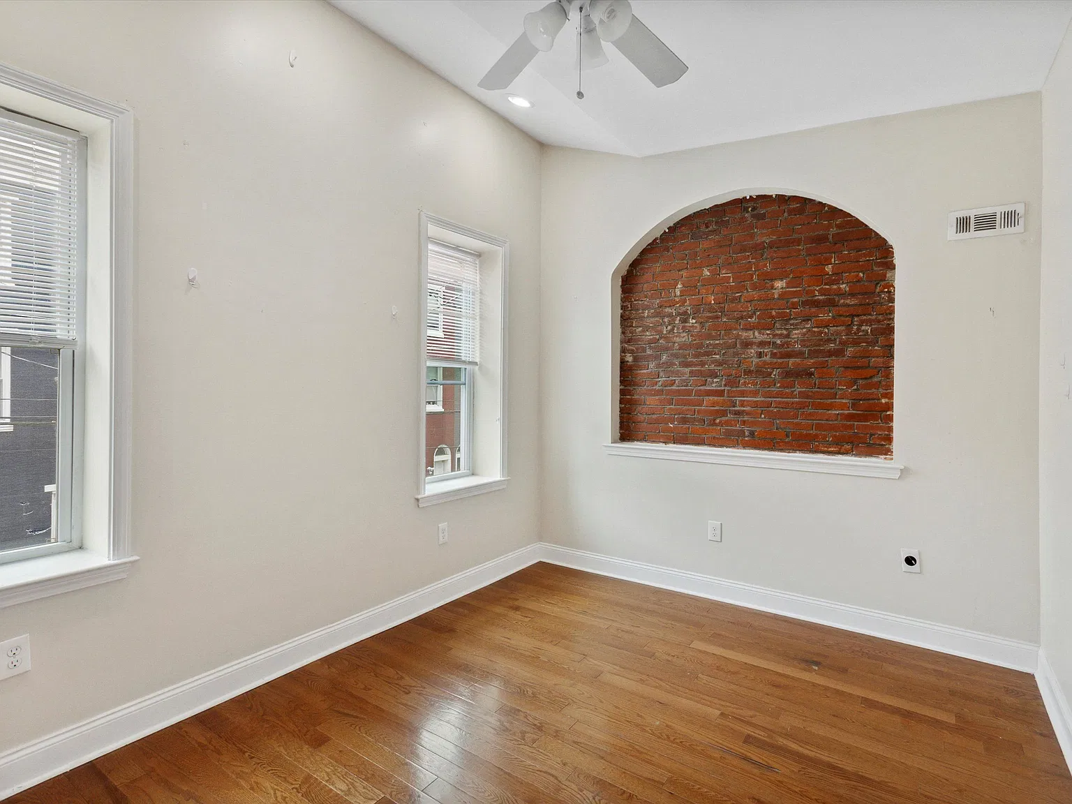 6 bed, 2.5 bath, 1619 sqft, $2,900 — Photo 2