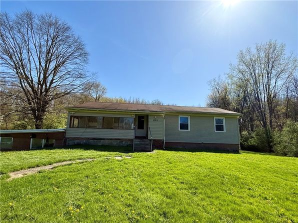 1025 S Lake Rd, Mercer, PA 16137
