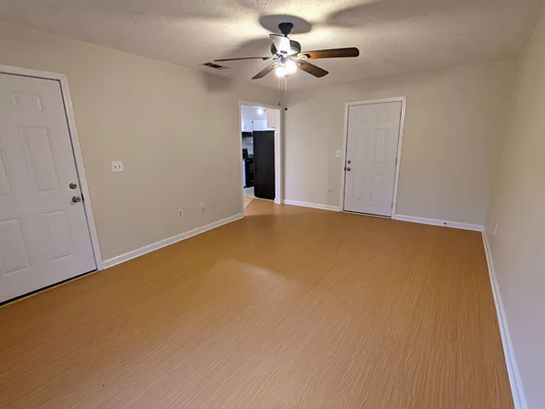 1860 Skyline Dr — Photo 14