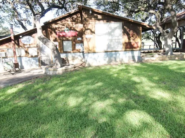 955 Faurie Rd, Pipe Creek, TX 78063