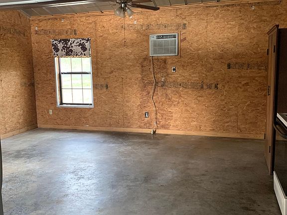 4th image of 385 Medina Dr