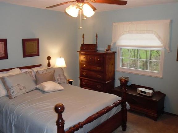 5th image of 216 Caro Ln