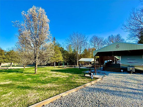 3rd image of 6052 Betty Ln
