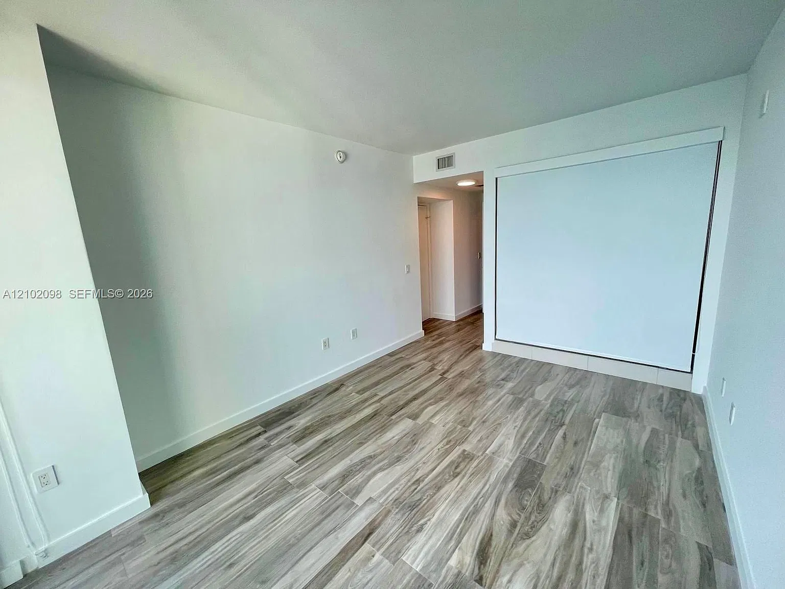 Icon Bay Condo — Photo 4