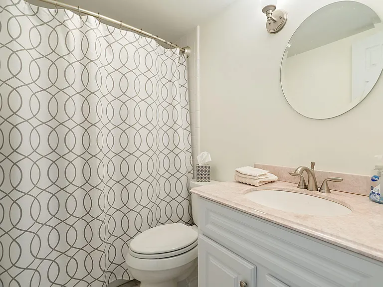 225 Beach Rd #401 — Photo 25