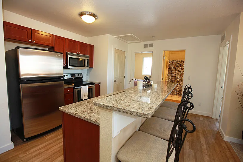 4 bed, 1125 sqft, $1,900 — Photo 3