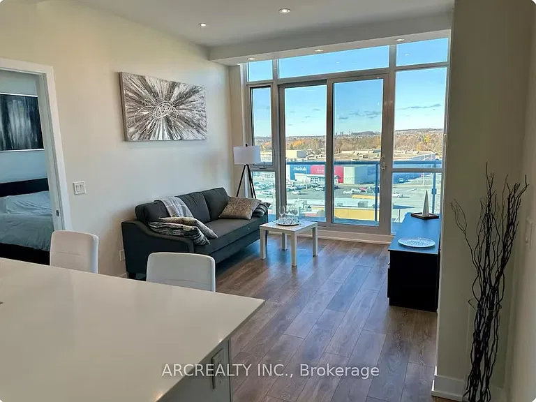 9471 Yonge St #740 — Photo 11
