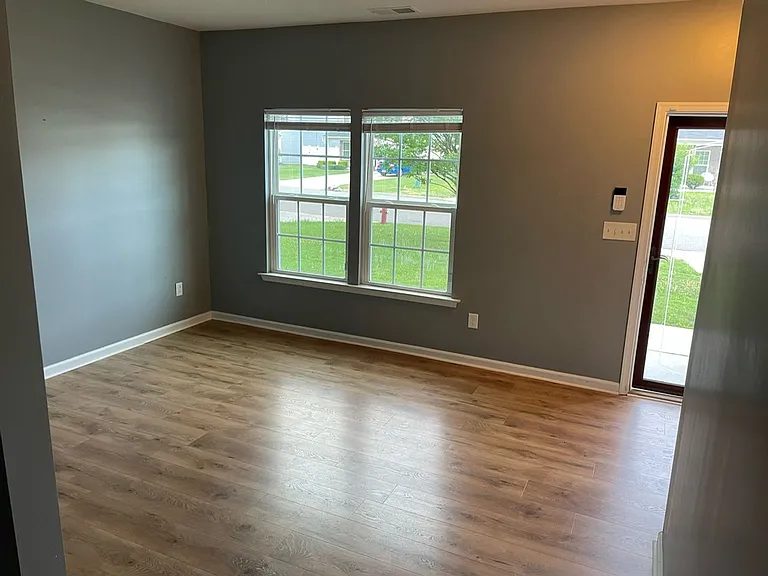 583 Newman Dr — Photo 4