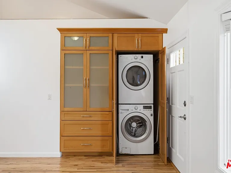 325 Vernon Ave #4 — Photo 4