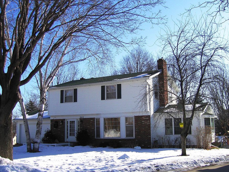 Great curb appeal that doesn't disappoint when you step inside!