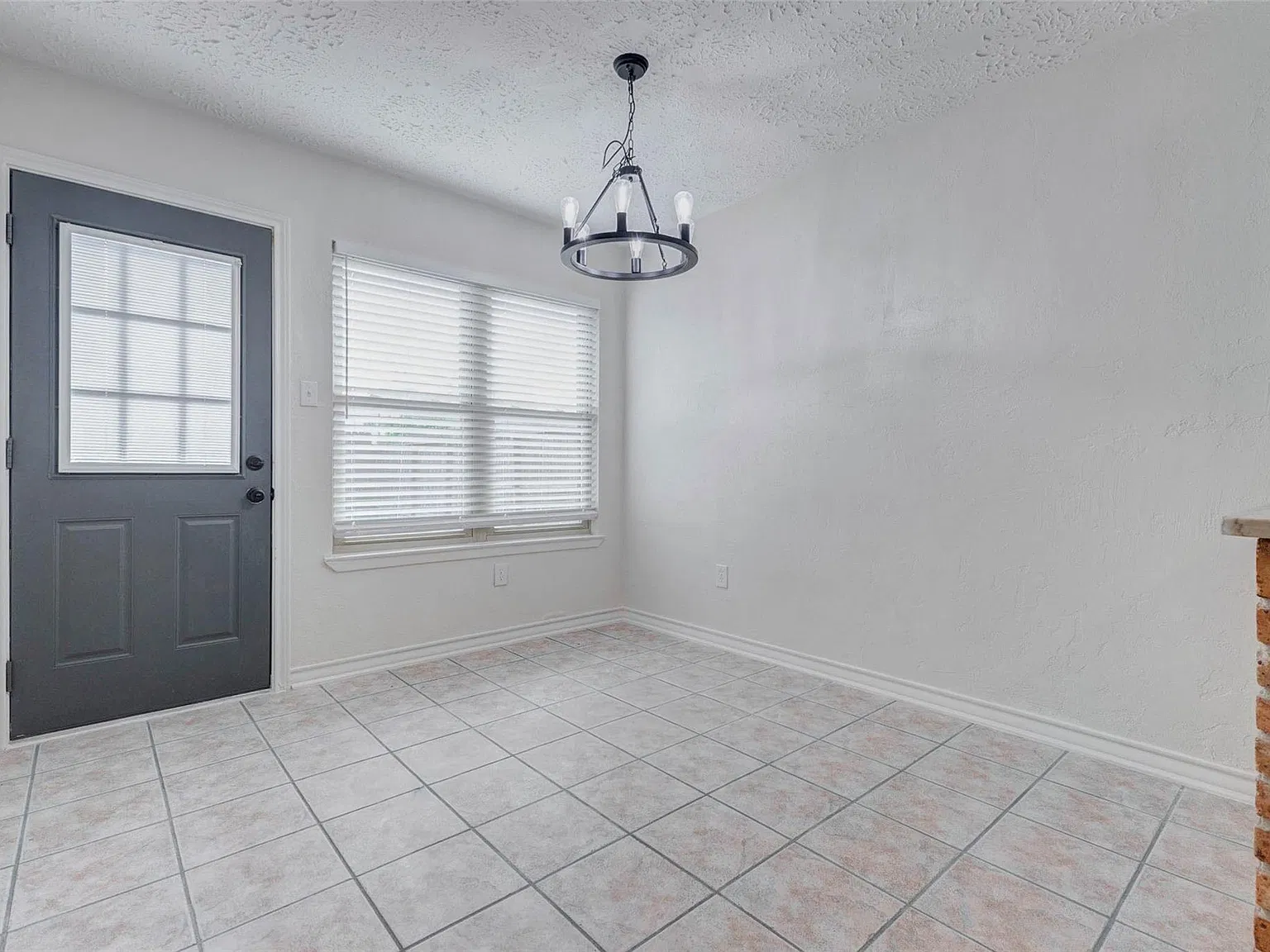 3 bed, 2.0 bath, 1477 sqft, $1,850 — Photo 3