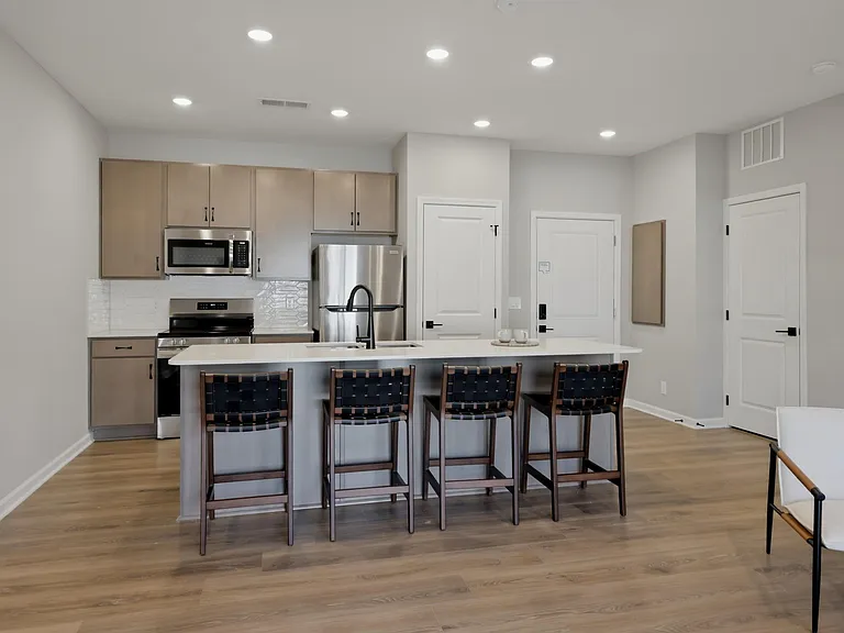 The Creek Apartments — Photo 137