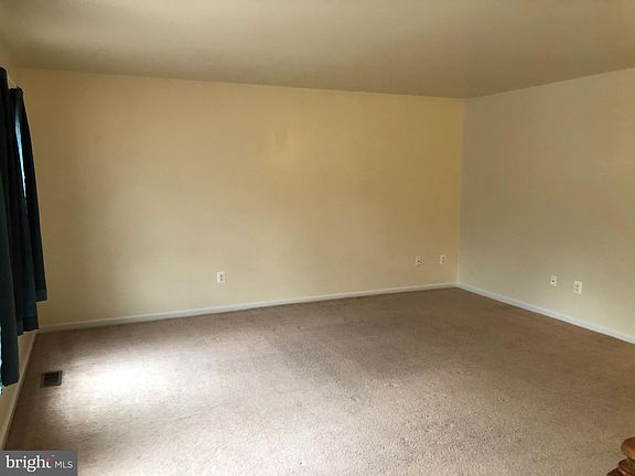 5th image of 110 Rolling Hill Ct