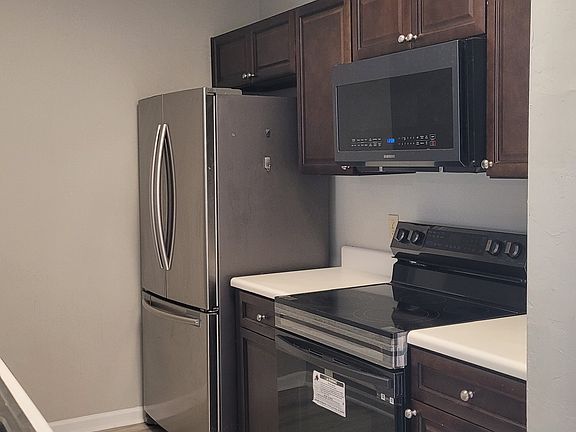 4th image of 2626 Chateau Ln