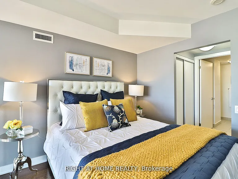 5 Hanna Ave #612 — Photo 4