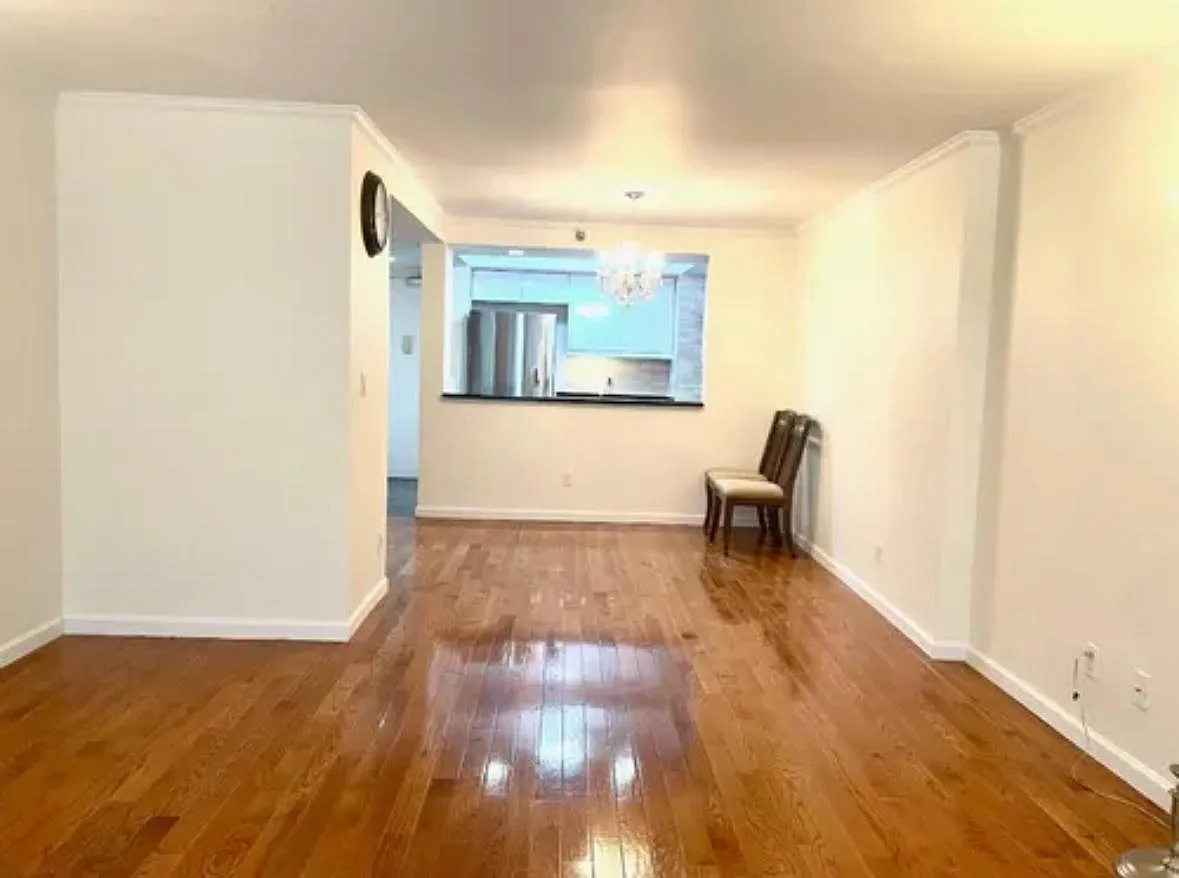 Cuttermill Rd, Great Neck — Photo 2